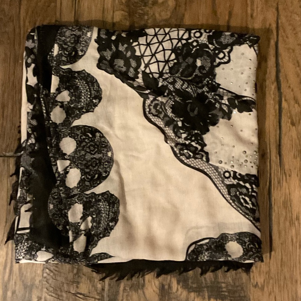 Blanket style scull scarf